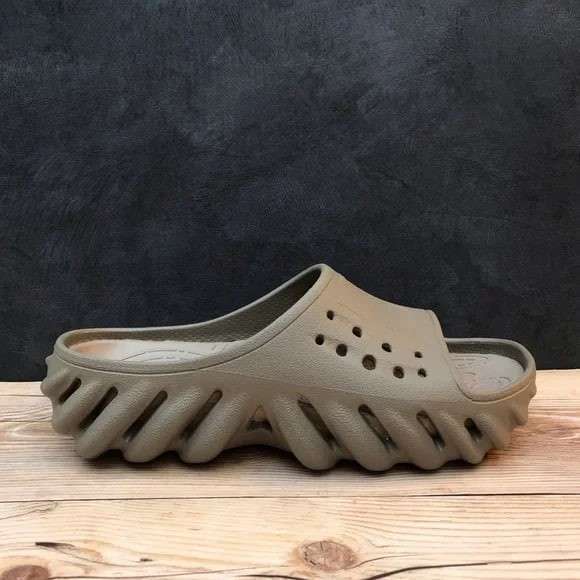 Чоловічі шльопанці Crocs Echo Slide Tumbleweed — фото 7