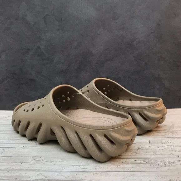 Чоловічі шльопанці Crocs Echo Slide Tumbleweed — фото 10