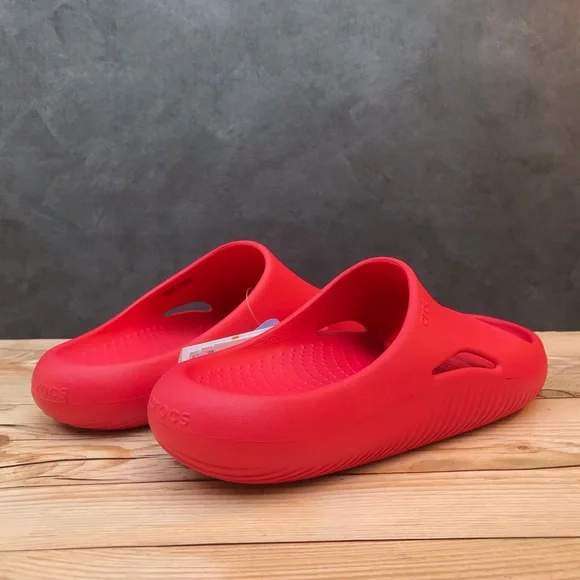 Жіночі Crocs Шльопанці Червоні Mellow Recovery Slide Varsity Red — фото 9