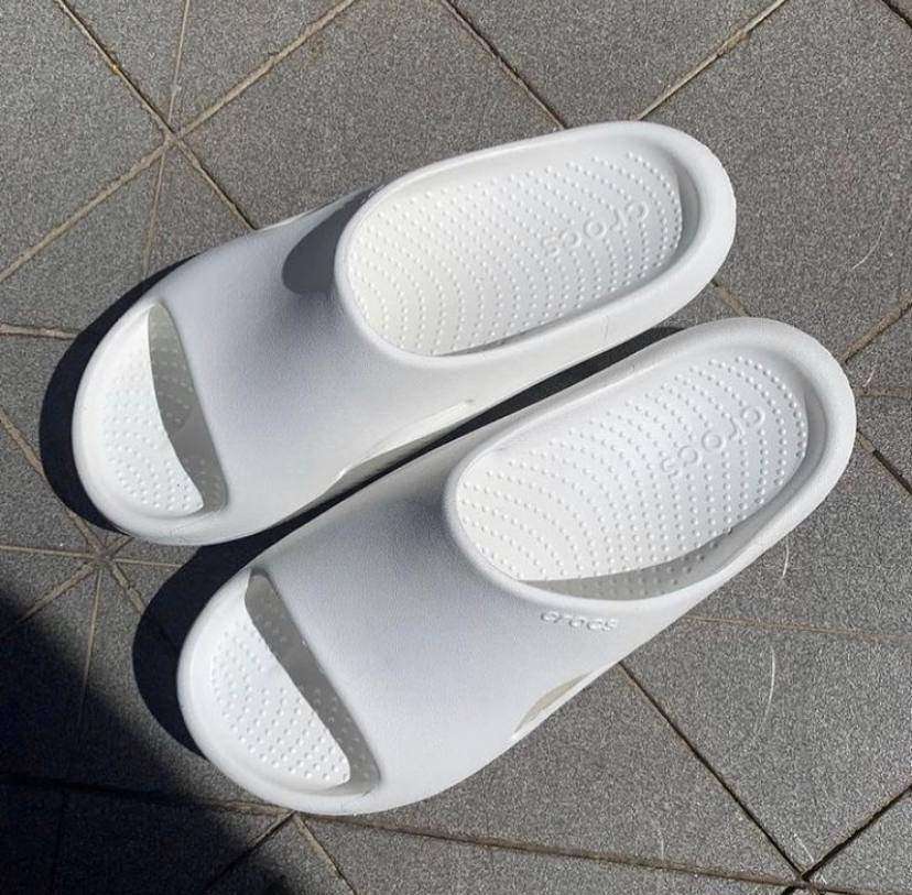 Жіночі шльопанці Crocs Mellow Recovery Slide White — фото 2