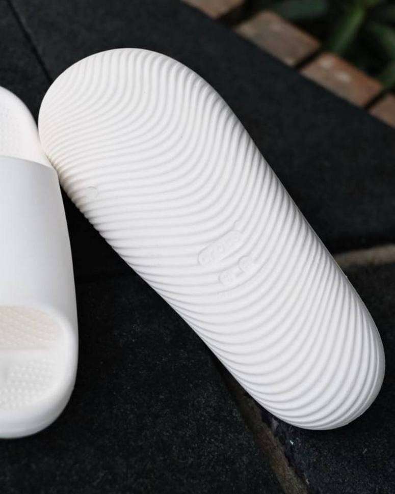 Жіночі шльопанці Crocs Mellow Recovery Slide White — фото 9