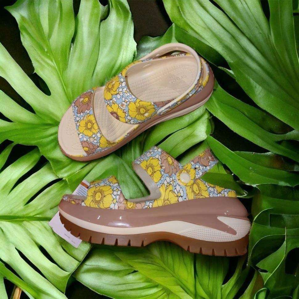 Жіночі Сандалі Crocs Mega Crush Retro Floral Sandal Vanilla\Cork — фото 2