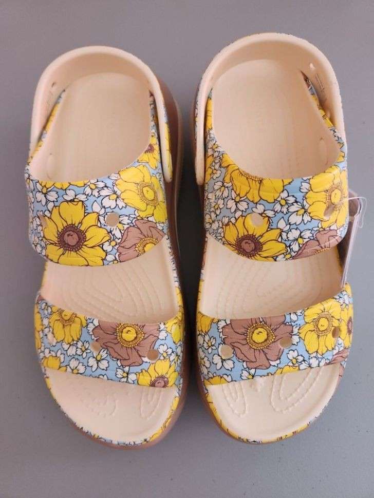 Жіночі Сандалі Crocs Mega Crush Retro Floral Sandal Vanilla\Cork — фото 12