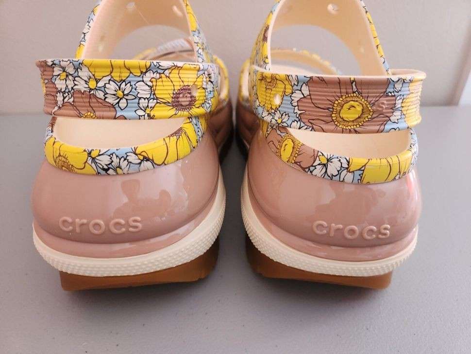 Жіночі Сандалі Crocs Mega Crush Retro Floral Sandal Vanilla\Cork — фото 9