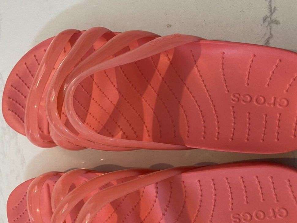 Жіночі шльопанці Crocs Splash Glossy Strappy Sandal Neon Watermelon — фото 5