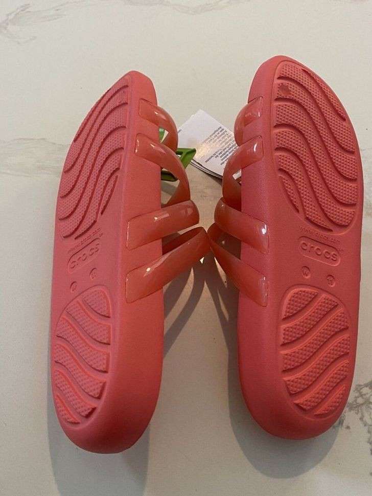 Жіночі шльопанці Crocs Splash Glossy Strappy Sandal Neon Watermelon — фото 8