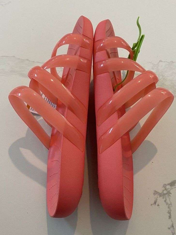 Жіночі шльопанці Crocs Splash Glossy Strappy Sandal Neon Watermelon — фото 10