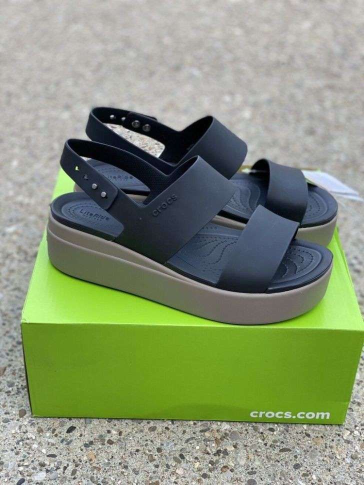 Жіночі Сандалі Crocs Brooklyn Low Wedge Black / Mushroom — фото 2