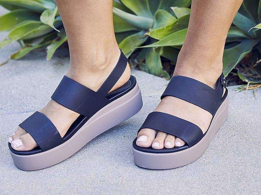 Жіночі Сандалі Crocs Brooklyn Low Wedge Black / Mushroom — фото 11
