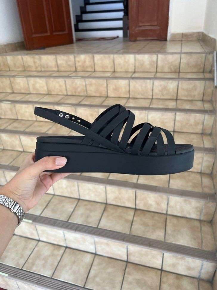 Жіночі Сандалі Crocs Women´s Brooklyn Strappy Low Wedge Black — фото 3