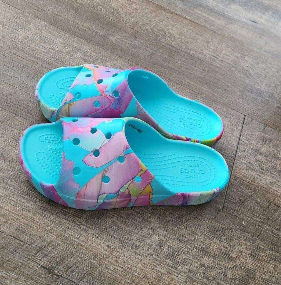 Жіночі шльопанці Crocs Classic Platform Slide Neptune/Multi — фото 2