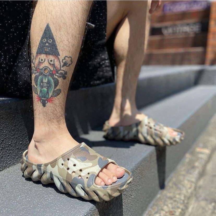 Чоловічі шльопанці Crocs Echo Camo Redux Slide Charcoal — фото 12