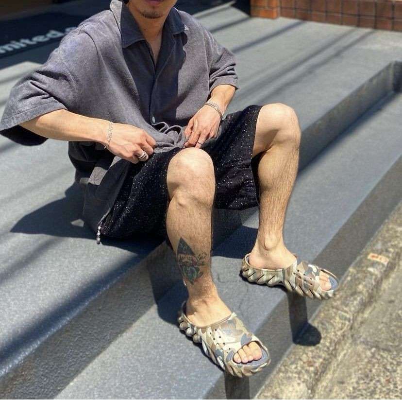 Чоловічі шльопанці Crocs Echo Camo Redux Slide Charcoal — фото 13