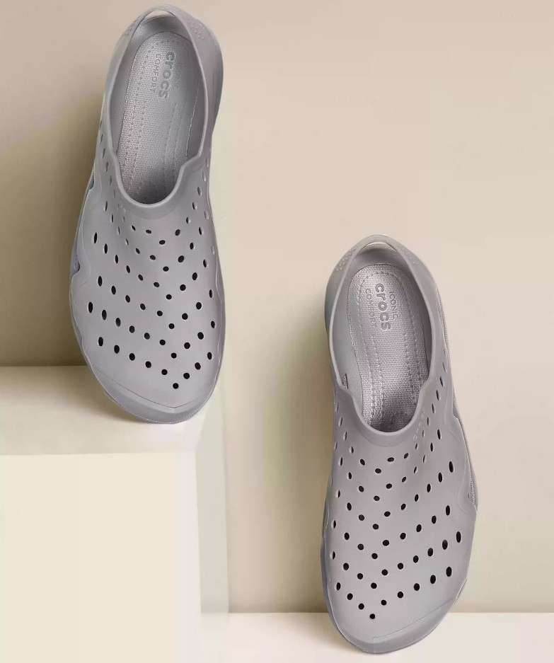 Чоловічі сандалі Crocs Men's Swiftwater Wave Sandal Flat Grey — фото 2