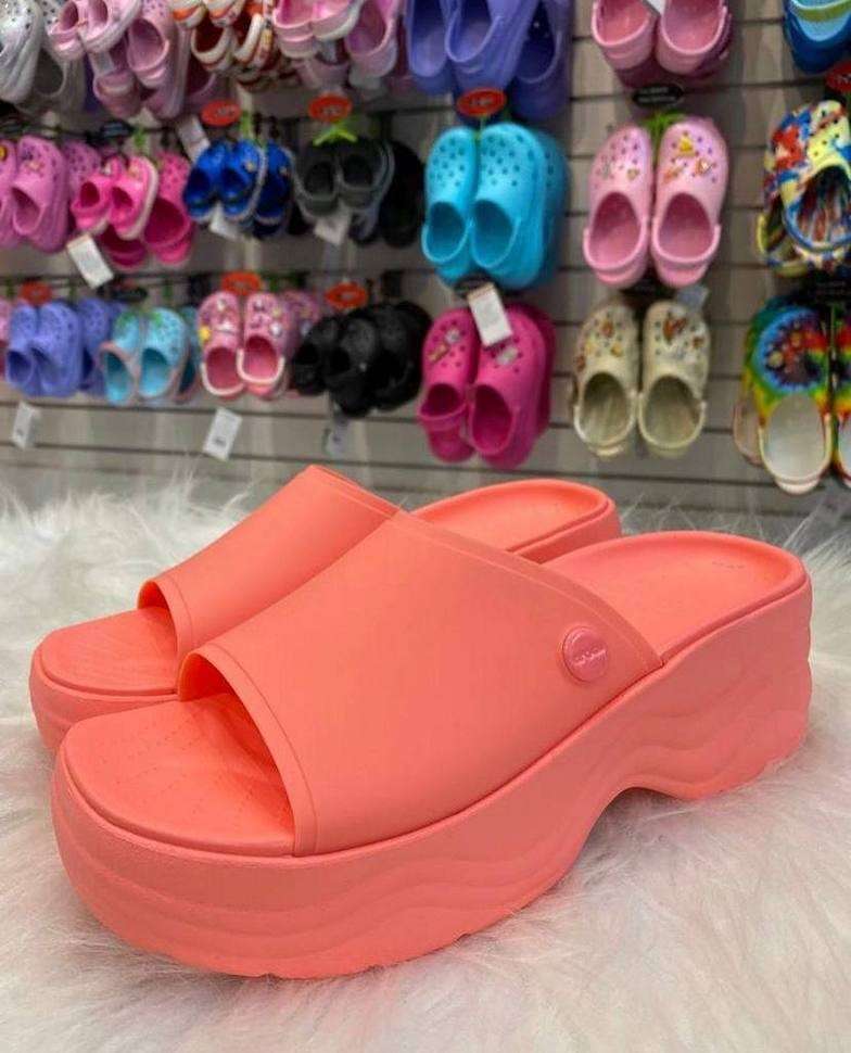 Жіночі шльопанці Crocs Skyline Slide Guava — фото 2