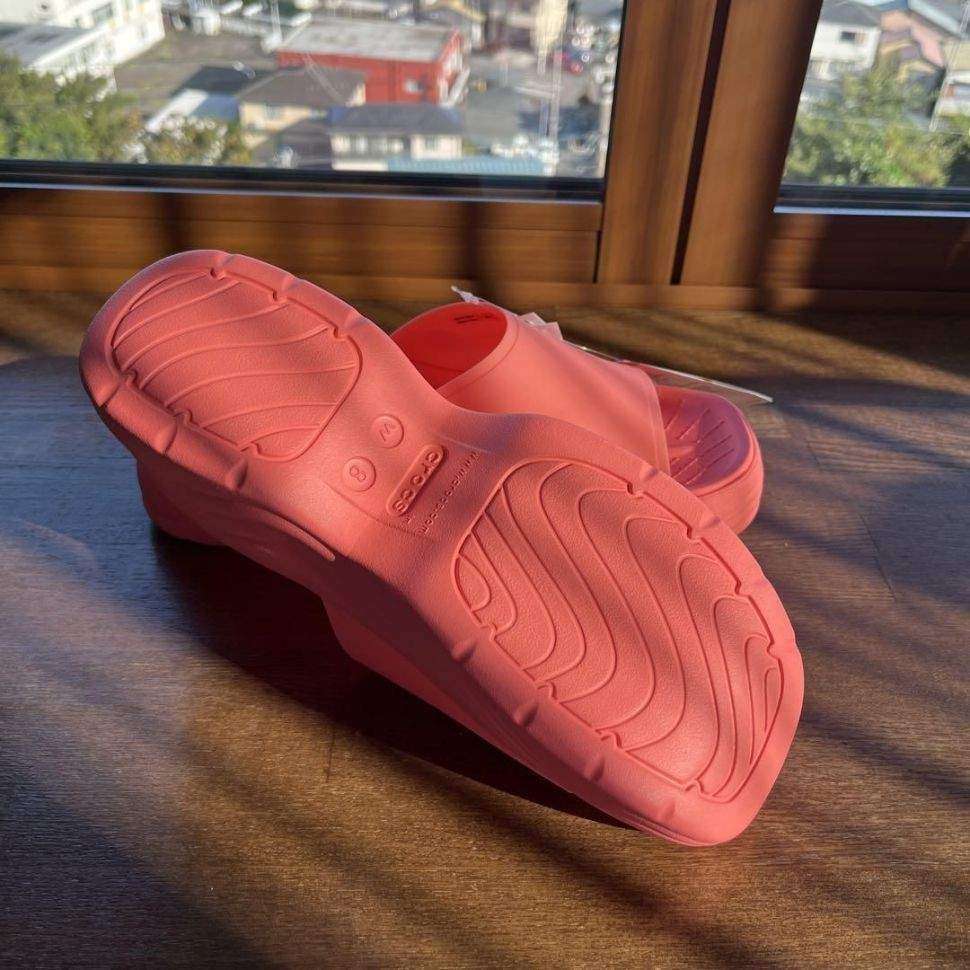 Жіночі шльопанці Crocs Skyline Slide Guava — фото 7