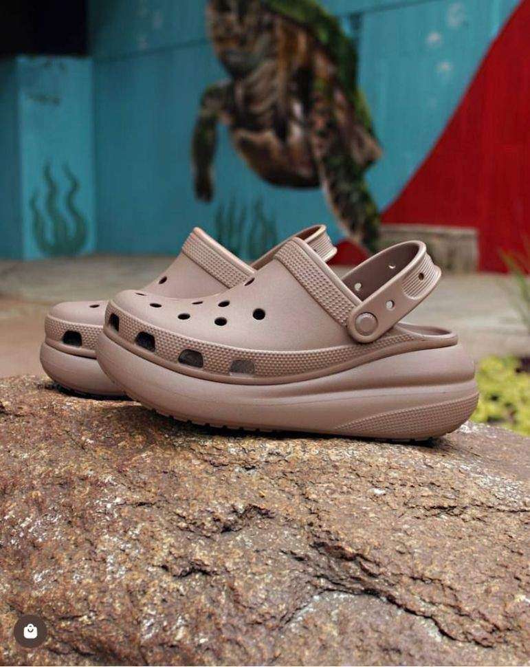 Жіночі Crocs Classic Crush Clog Latte — фото 2
