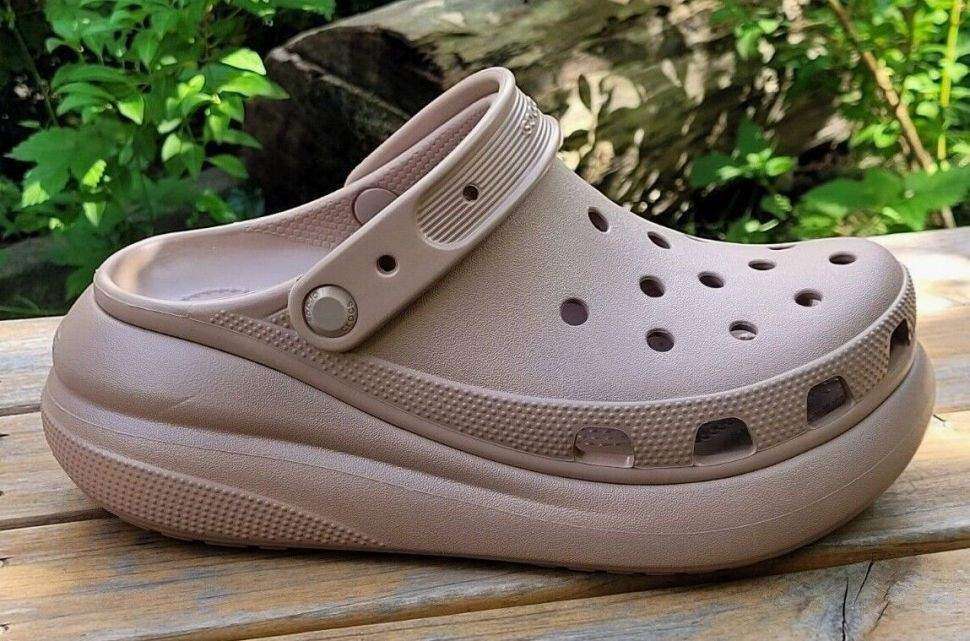 Жіночі Crocs Classic Crush Clog Latte — фото 11