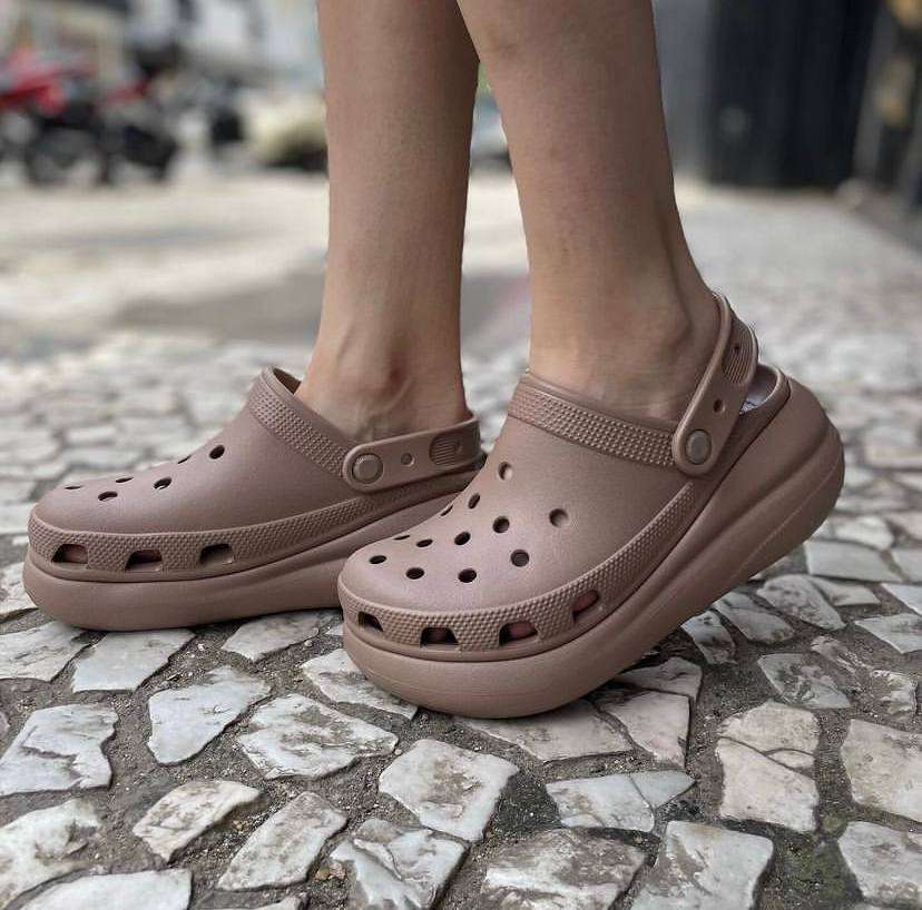 Жіночі Crocs Classic Crush Clog Latte — фото 3