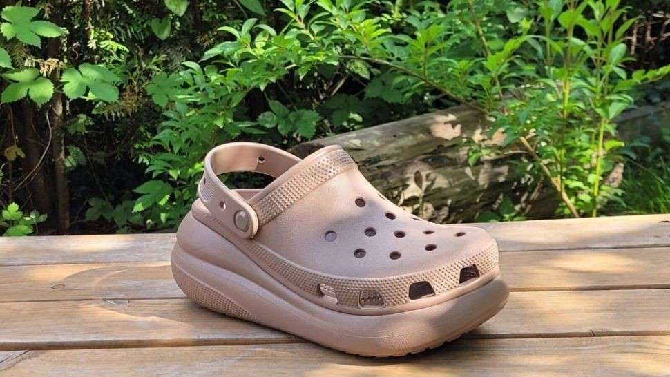 Жіночі Crocs Classic Crush Clog Latte — фото 6