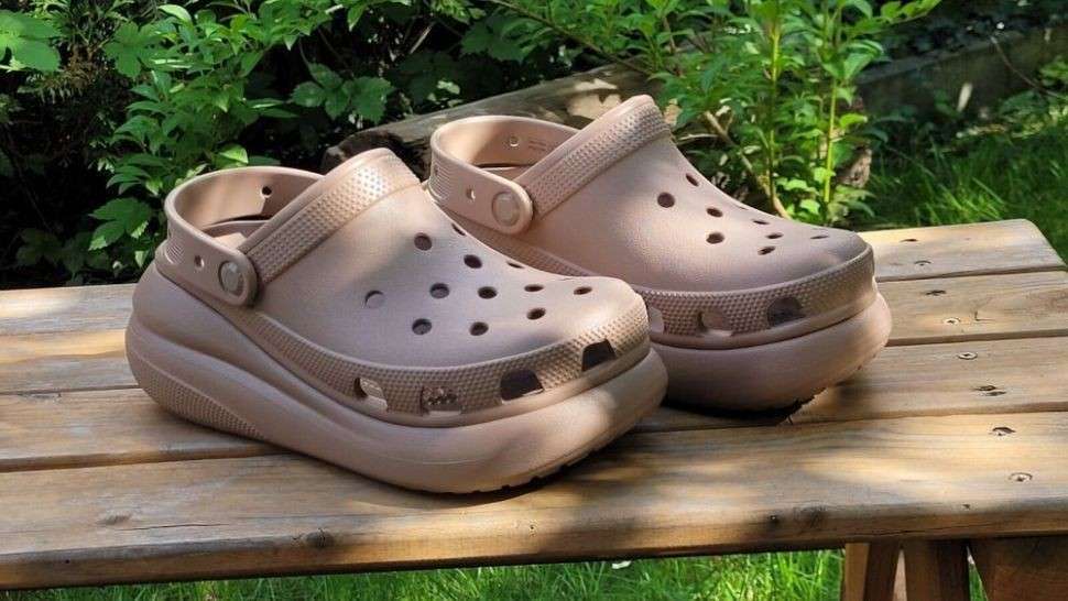 Жіночі Crocs Classic Crush Clog Latte — фото 8
