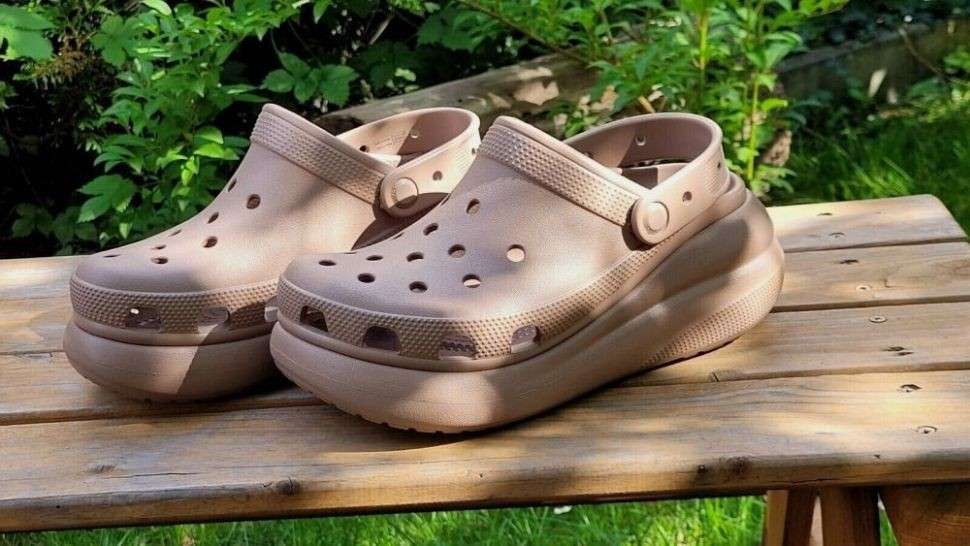Жіночі Crocs Classic Crush Clog Latte — фото 9