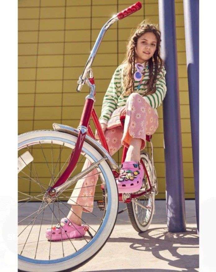 Дитячі Crocs для дівчинки Classic Clog Kids Crush Taffy Pink — фото 9