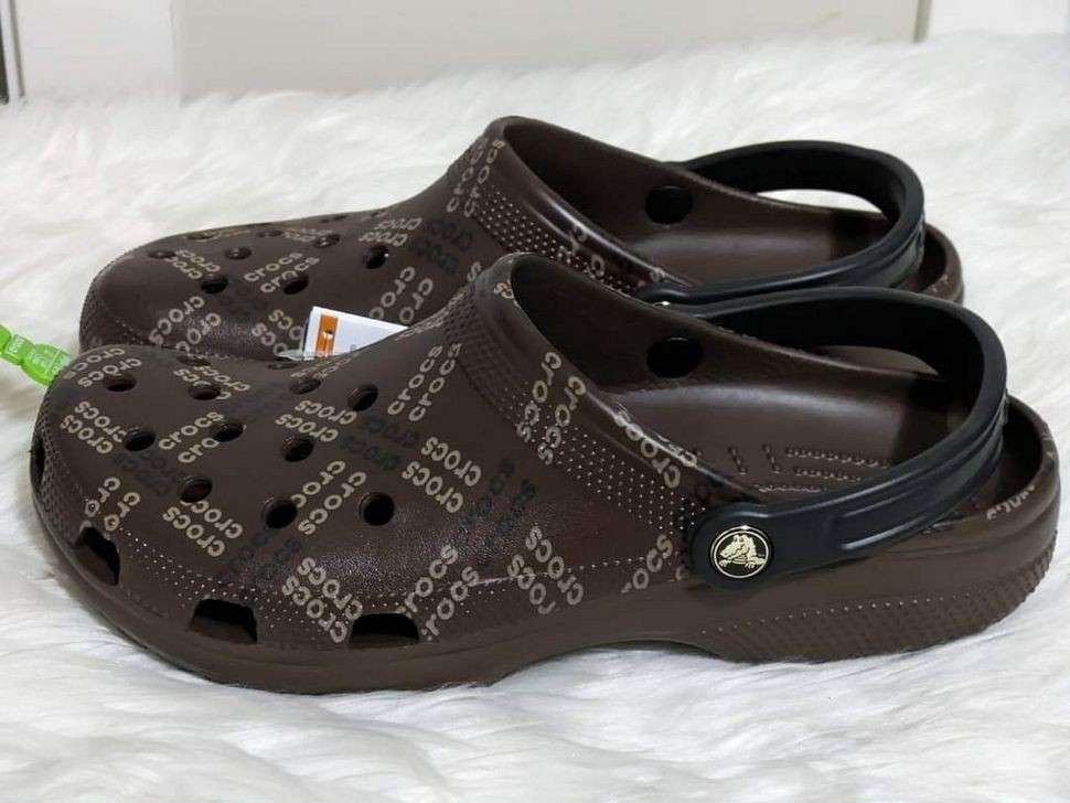 Чоловічі Crocs Класік Лого Коричневі Classic Logo Pattern Clog Coffee — фото 2