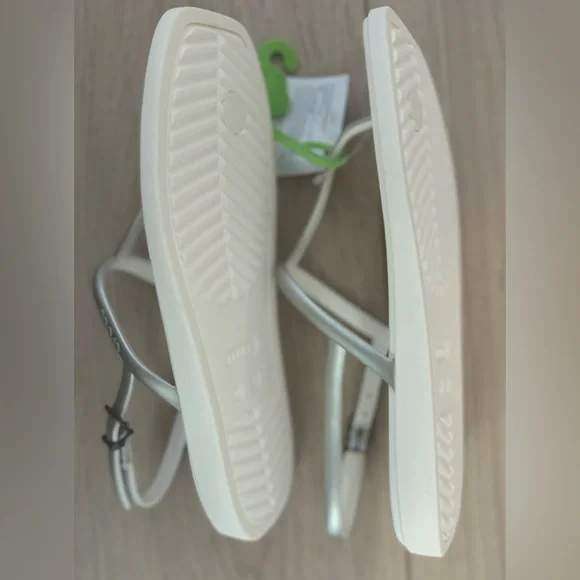Жіночі сандалі Crocs Miami Thong Flip Metallic Chalk — фото 11
