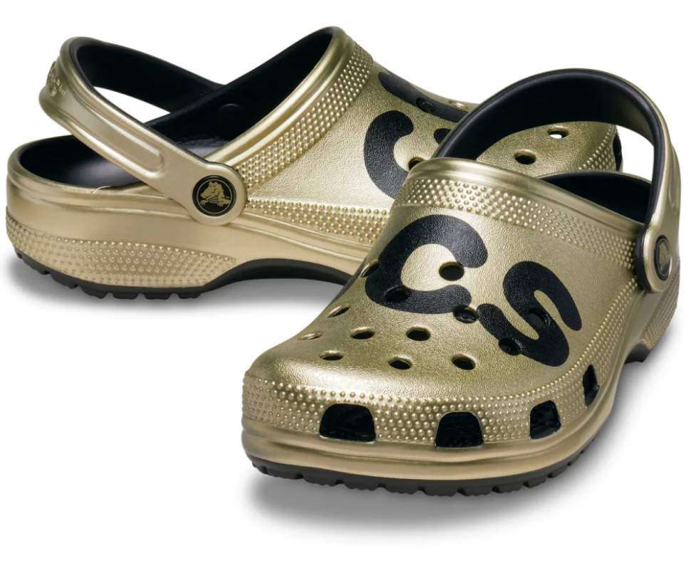 Жіночі Crocs Classic Metallic Logo Clog Gold — фото 1