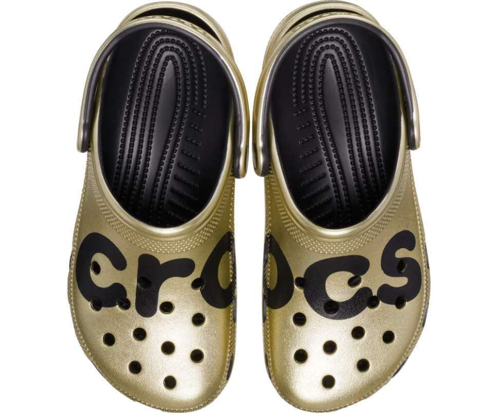 Жіночі Crocs Classic Metallic Logo Clog Gold — фото 6