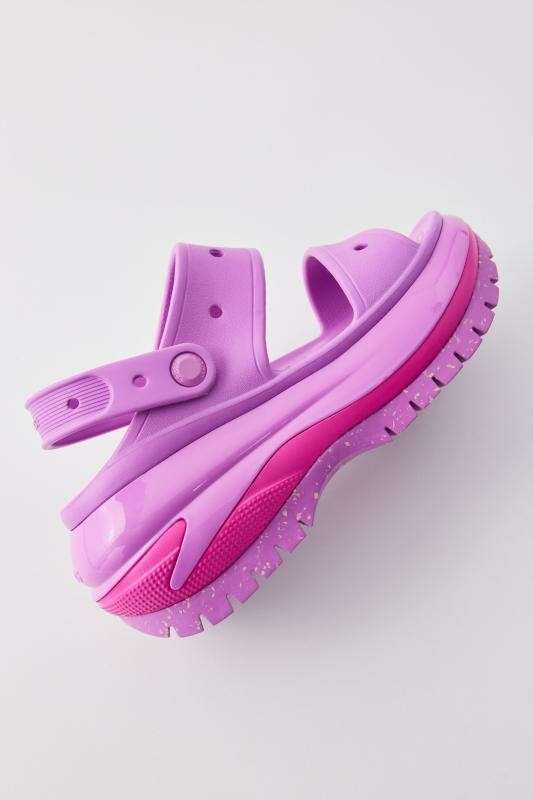 жіночі сандалі Crocs Mega Crush Sandal Bubble — фото 3