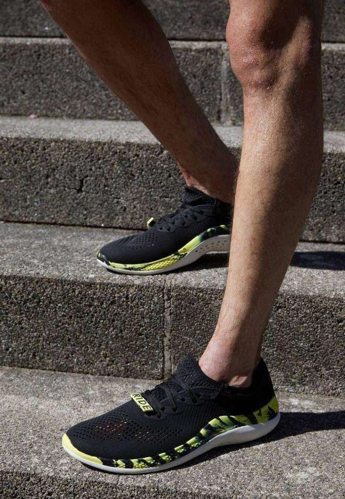 Чоловічі кросівкиCrocs Literide 360 Pacer Marblet Black Citrus — фото 3