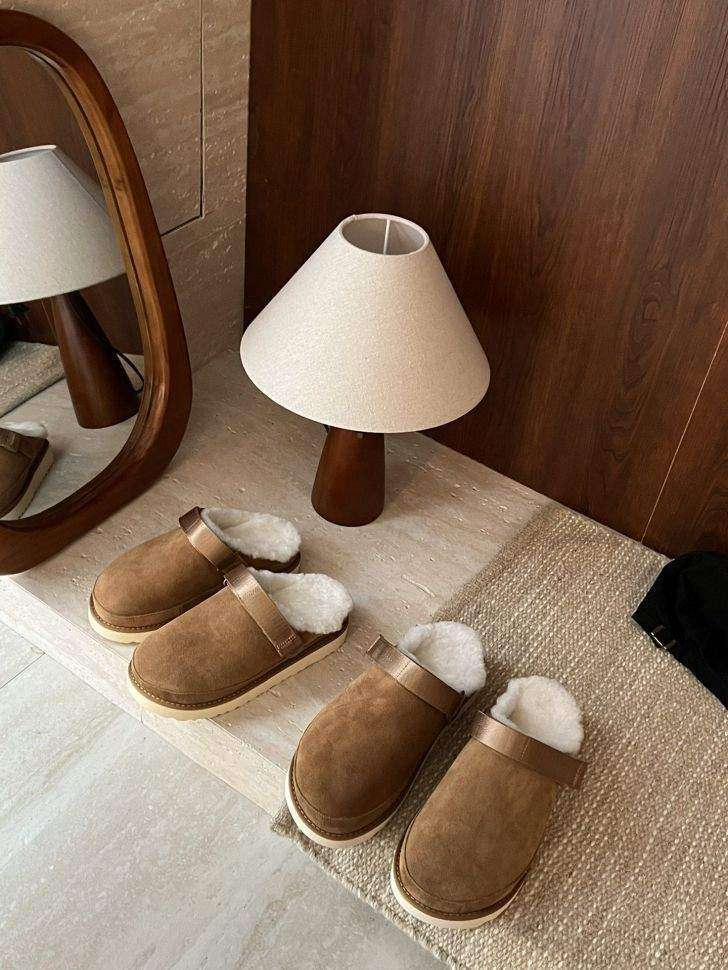 Жіночі UGG Шльопанці Сандалі Помаранчеві Замшеві Goldenstar Clog Chestnut — фото 11