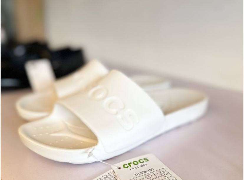 Жіночі шльопанці Crocs Slide Sandal Bone — фото 2
