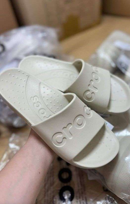 Жіночі шльопанці Crocs Slide Sandal Bone — фото 3