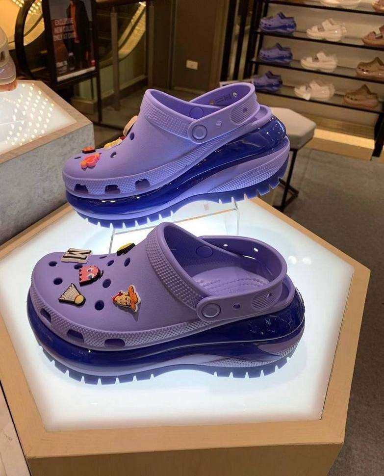 Жіночі Crocs Mega Crush Clog Violet — фото 12