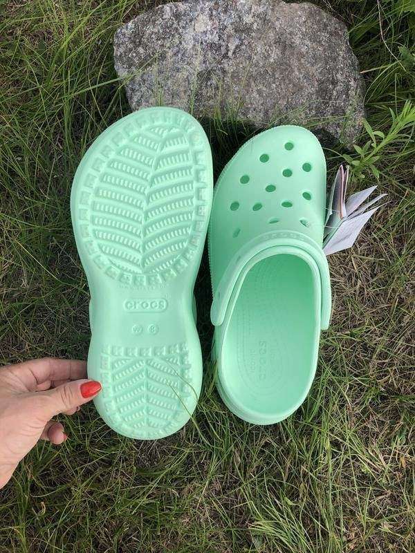 Жіночі Crocs Classic Bae Clog mint — фото 5