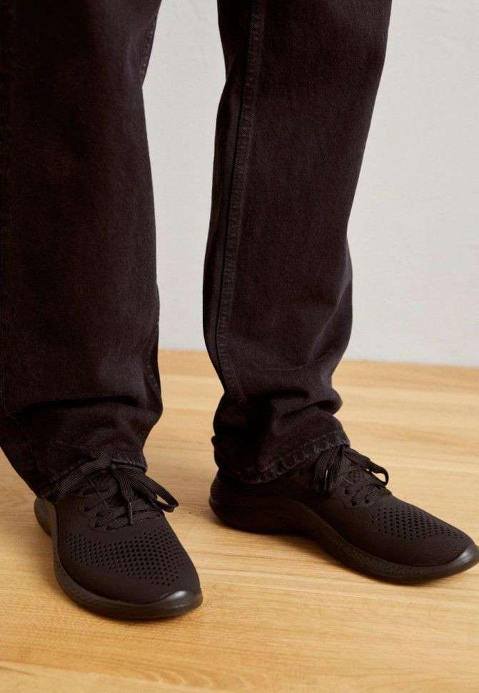 Чоловічі кросівки Crocs Literide 360 Pacer Black/Black — фото 2