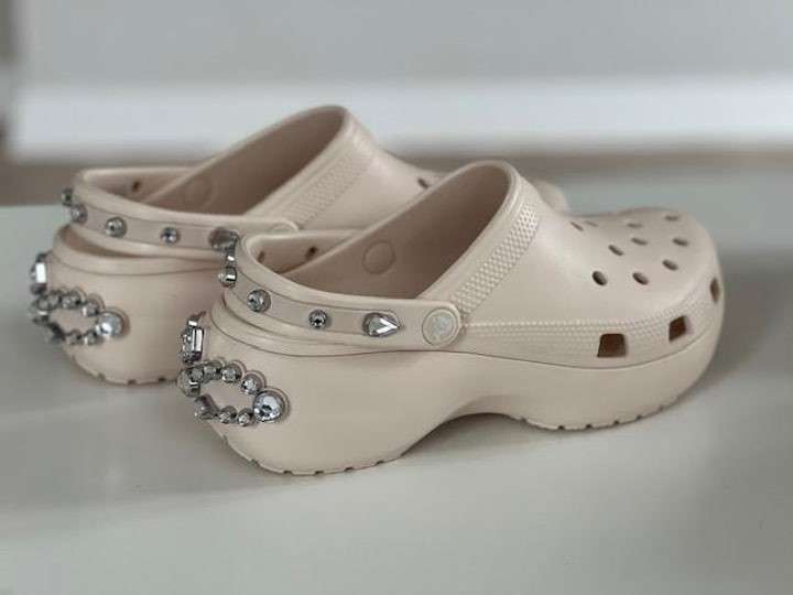 Жіночі Crocs Classic Platform Tiara Clog Dew Bone — фото 5