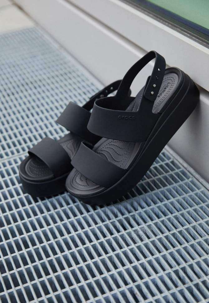 Жіночі Сіндалі Crocs Brooklyn Low Wedge Black/Black — фото 9
