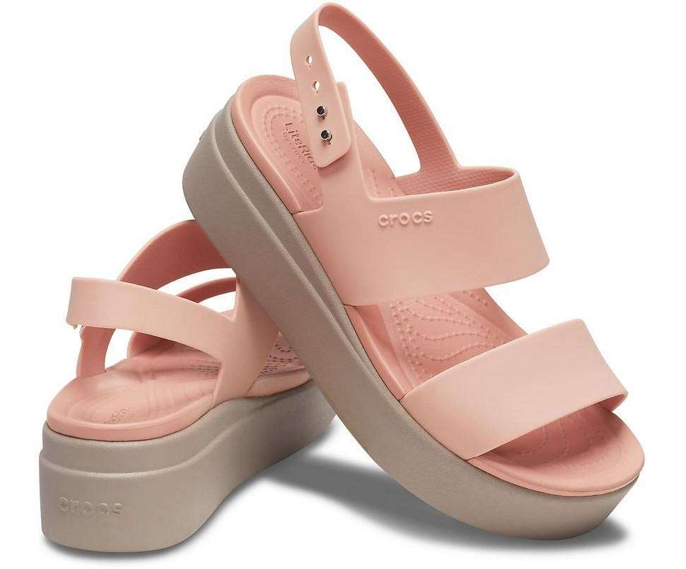Жіночі Сіндалі Crocs Brooklyn Low Wedge Pale Blush / Mushroom — фото 1