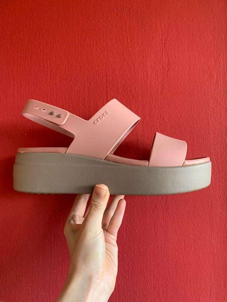 Жіночі Сіндалі Crocs Brooklyn Low Wedge Pale Blush / Mushroom — фото 6