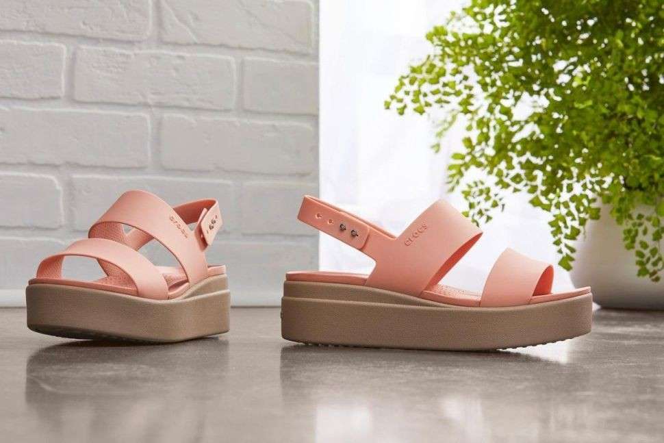 Жіночі Сіндалі Crocs Brooklyn Low Wedge Pale Blush / Mushroom — фото 7