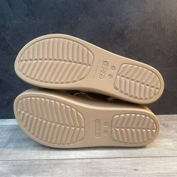 Жіночі Сандалі Crocs Brooklyn Woven Upper Low Wedge Beige — фото 11