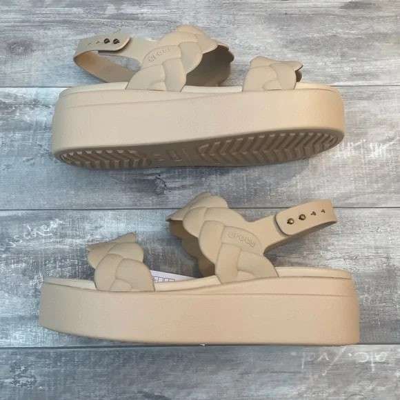 Жіночі Сандалі Crocs Brooklyn Woven Upper Low Wedge Beige — фото 14
