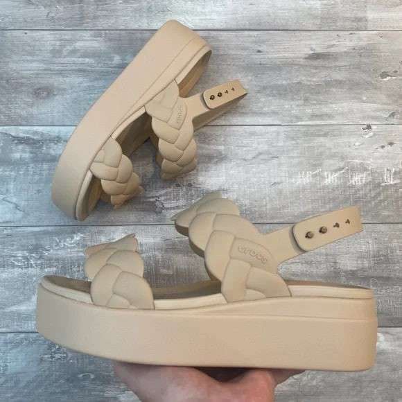 Жіночі Сандалі Crocs Brooklyn Woven Upper Low Wedge Beige — фото 4