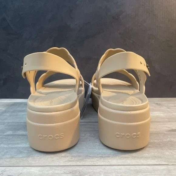 Жіночі Сандалі Crocs Brooklyn Woven Upper Low Wedge Beige — фото 9