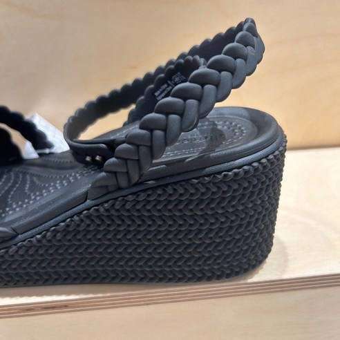 Жіночі Сандалі Crocs Brooklyn Woven Ankle Strap Wedge Black — фото 12