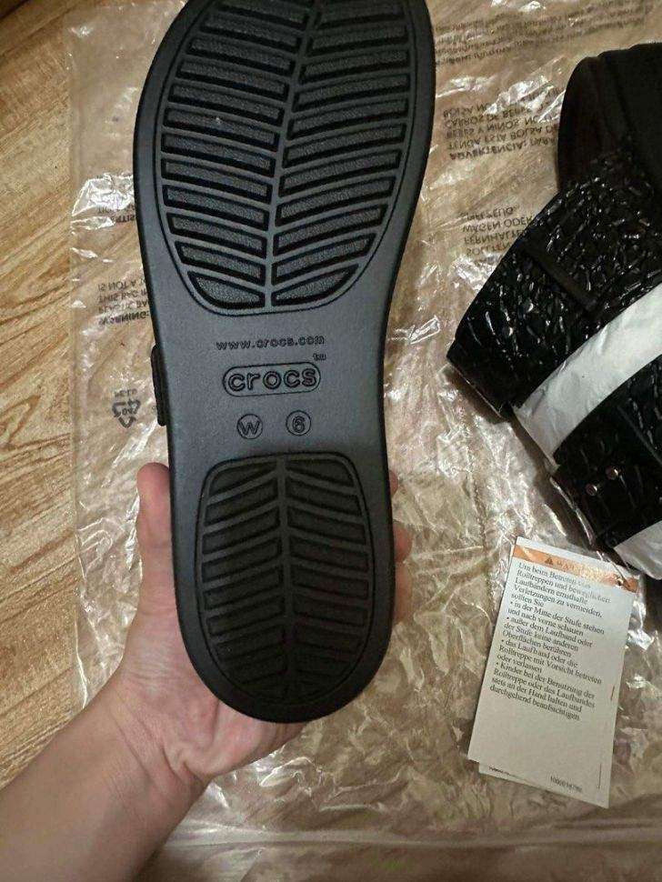 Жіночі шльопанці Crocs Brooklyn Croco Shine Buckle Black — фото 4